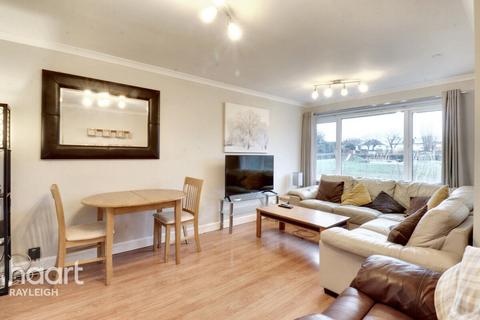 3 bedroom flat to rent, Shannon Close, Leigh-on-Sea