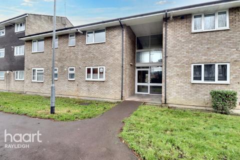 3 bedroom flat to rent, Shannon Close, Leigh-on-Sea