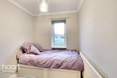 3 bedroom flat to rent, Shannon Close, Leigh-on-Sea