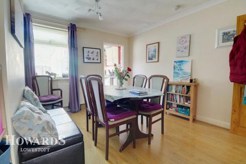 3 bedroom terraced house for sale, Cambridge Road, Lowestoft