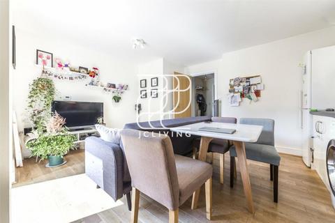 2 bedroom flat to rent, Westwood House, E14