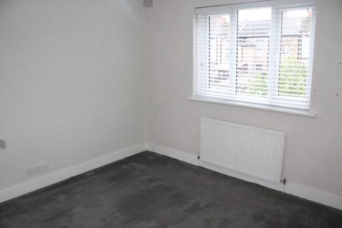 3 bedroom terraced house to rent, Orpington Gardens, N18