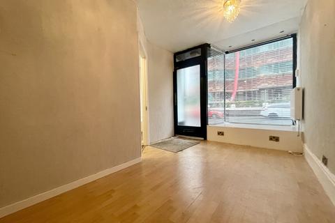 Shop to rent, Southport PR8