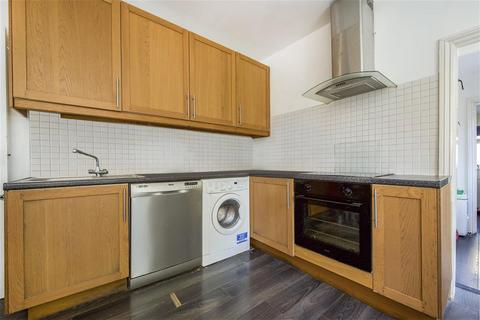 2 bedroom apartment to rent, Kneller Road, Twickenham