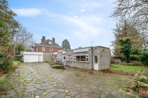 4 bedroom bungalow to rent, Bird in Hand Lane, Bromley BR1