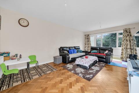 4 bedroom bungalow to rent, Bird in Hand Lane, Bromley BR1