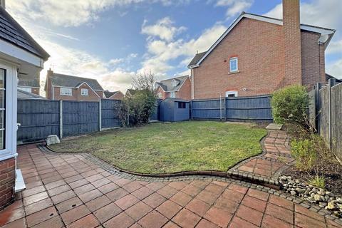 4 bedroom detached house to rent, Highgrove Gardens, Stamford