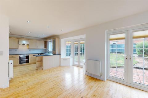 4 bedroom detached house to rent, Highgrove Gardens, Stamford