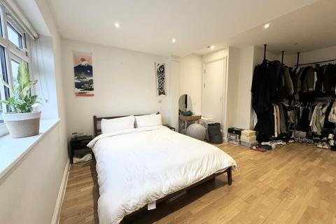 2 bedroom flat to rent, Avenue Mews, Muswell Hill