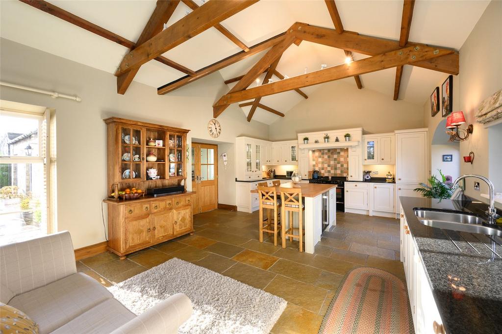 Kitchen / Dining Rm