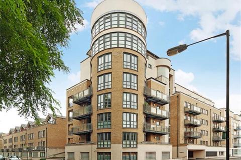 2 bedroom apartment to rent, Queens Court, Limehouse, E14