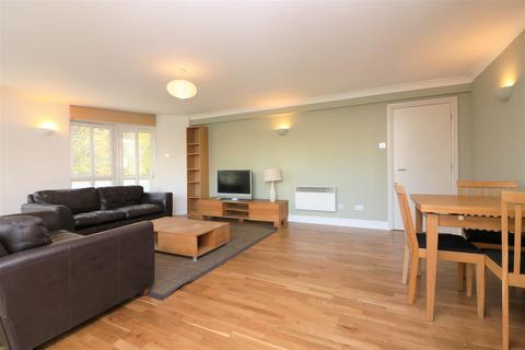 2 bedroom apartment to rent, Queens Court, Limehouse, E14