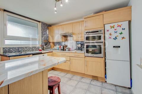 2 bedroom flat for sale, Ainsworth Close, London, NW2