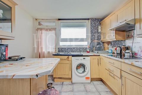 2 bedroom flat for sale, Ainsworth Close, London, NW2