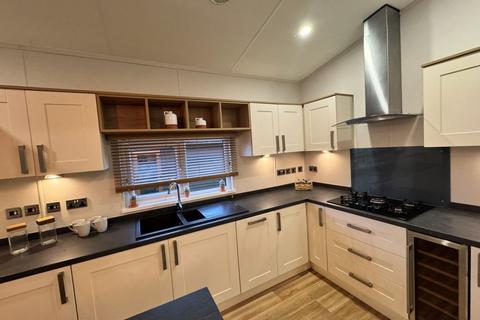 2 bedroom lodge for sale, Chantry Country and Leisure Park