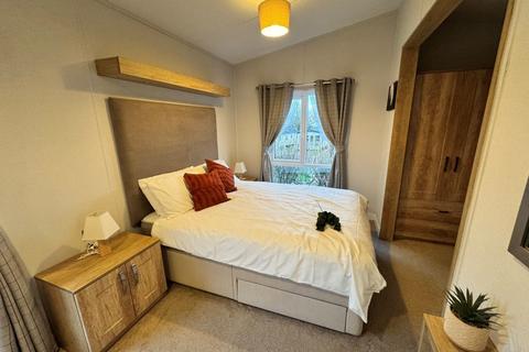 2 bedroom lodge for sale, Chantry Country and Leisure Park