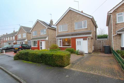 3 bedroom detached house to rent, Elm Crescent, Peterborough PE6