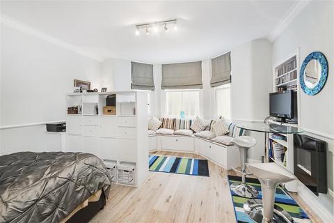 Studio for sale, London SW7