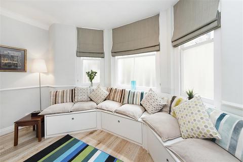 Studio for sale, London SW7