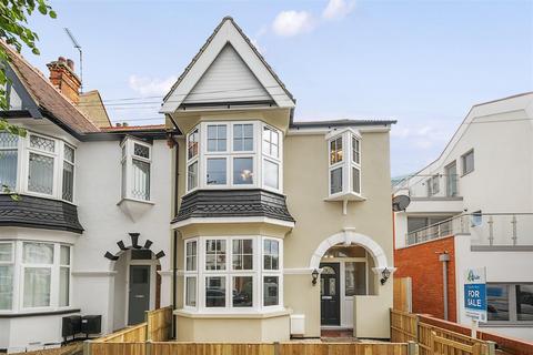 3 bedroom end of terrace house for sale, Leighton Avenue, Leigh-On-Sea SS9