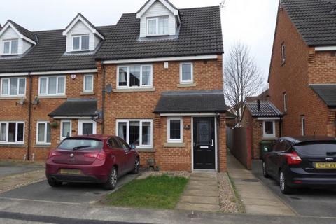 3 bedroom terraced house to rent, Newlands, Farsley, Pudsey, West Yorkshire, LS28