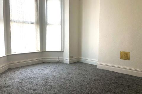 Studio to rent, Nicholson Road, Croydon