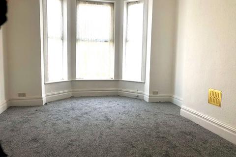 Studio to rent, Nicholson Road, Croydon