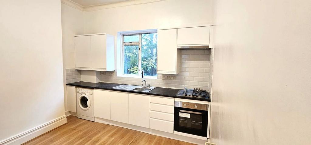 Apartment in Croydon - View 2