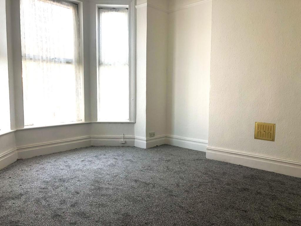 Apartment in Croydon - View 3