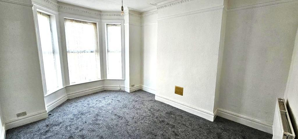 Apartment in Croydon - View 5