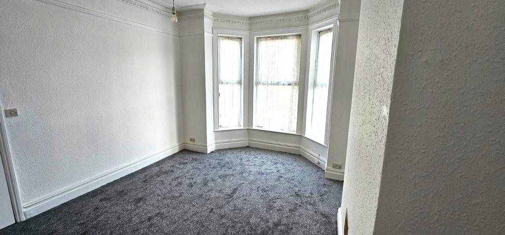 Apartment in Croydon - More