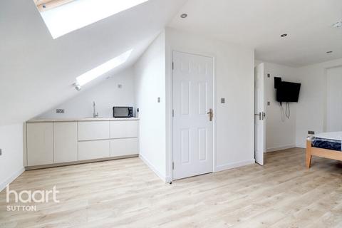 1 bedroom in a house share to rent, Oakhill Road, SUTTON