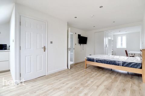 1 bedroom in a house share to rent, Oakhill Road, SUTTON