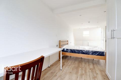 1 bedroom in a house share to rent, Oakhill Road, SUTTON