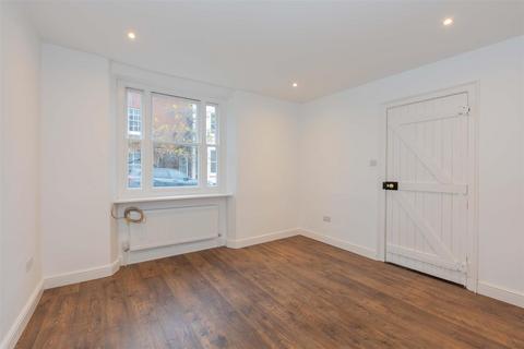 3 bedroom terraced house to rent, New Street, Henley-On-Thames RG9