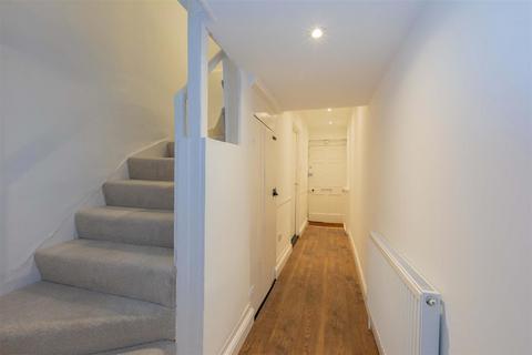 3 bedroom terraced house to rent, New Street, Henley-On-Thames RG9