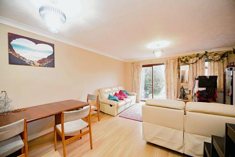 3 bedroom semi-detached house for sale, Halcyon Way, Hornchurch RM11