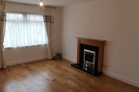 3 bedroom semi-detached house to rent, Wentworth Road, Nottinghamshire NG17