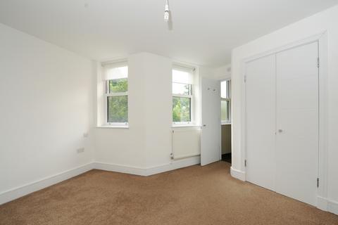 2 bedroom apartment to rent, Plaistow Lane Bromley BR1