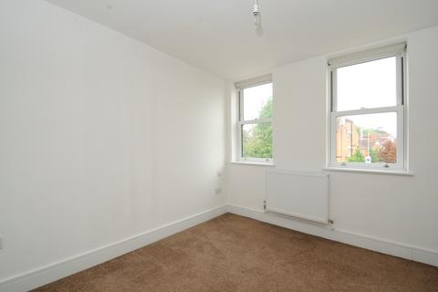 2 bedroom apartment to rent, Plaistow Lane Bromley BR1