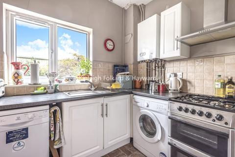 3 bedroom end of terrace house to rent, Holme Lacey Road Lee SE12