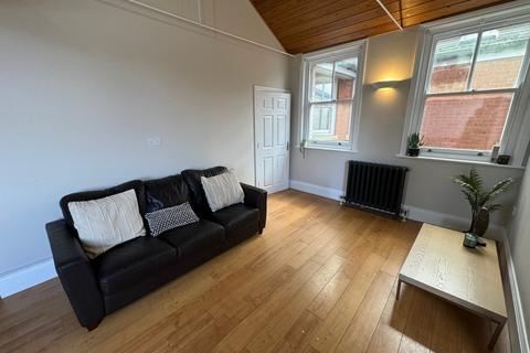 2 bedroom flat to rent, Oxford Street, Hampshire SO14