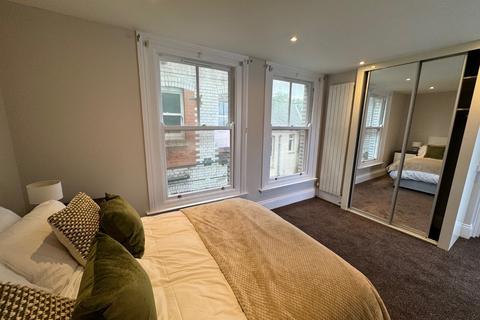 2 bedroom flat to rent, Oxford Street, Hampshire SO14