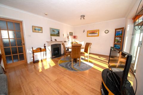 3 bedroom semi-detached house to rent, Russell Road, Newbury, RG14