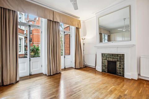 3 bedroom flat to rent, Fitzgeorge Avenue, London, W14