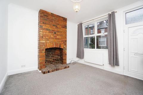 3 bedroom terraced house to rent, Hangingwater Road, Nether Green, Sheffield, S11