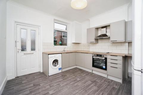 3 bedroom terraced house to rent, Hangingwater Road, Nether Green, Sheffield, S11