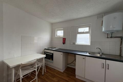 Studio to rent, West Green Road, London N15