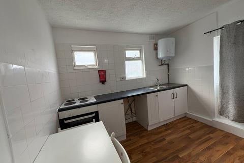 Studio to rent, West Green Road, London N15