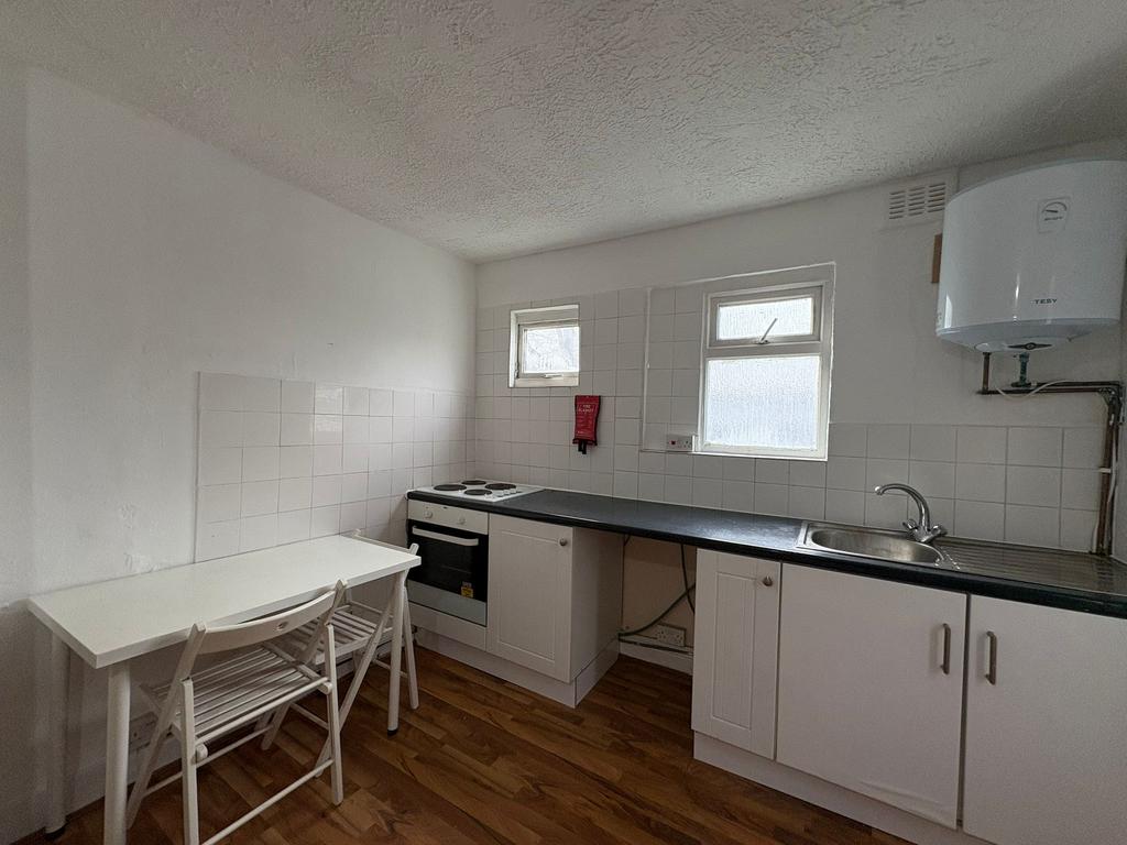 Apartment in London, Seven Sisters, West Green - View 2